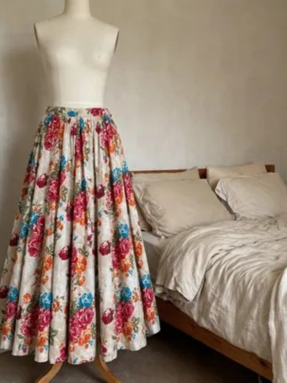 Floral Lehenga Skirt - Size M - Indian Wedding & Events